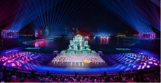 光峰科技推出QUASAR（星穹）全彩激光探照灯 攻克大型盛典灯光难题