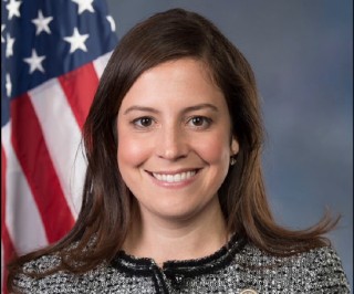 特朗普忠实盟友埃莉斯·斯特凡尼克退出纽约州长竞选 并将彻底告别政坛