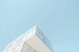 白酒上市公司三季报：挤压式洗牌下区域型酒企大面积亏损 现金流告急