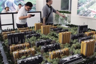 如何理解房价的构成并进行合理估算？这种房价估算方法有哪些局限性？