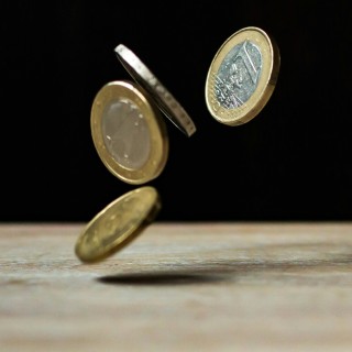 如何理解黄金市场的多种表现？这些表现有哪些影响因素？