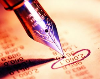 如何实现期权金融套利的目标？这种套利方式存在哪些风险？