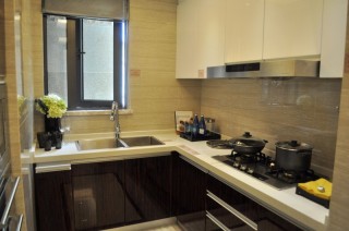 如何处理老旧墙面的装修问题？处理这类问题有什么有效技巧？