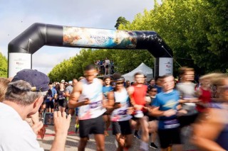 当中国品牌“跑”入法国皇宫，看特步如何“凡尔赛”