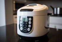 苏泊尔“清仓式分红”背后：净利下滑，小家电龙头陷增长困局