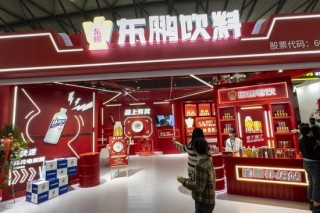 薪酬暴涨约15倍！董秘张磊跳槽到东鹏饮料，年薪从34万涨到547万