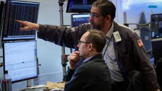 开盘：美股周四开盘涨跌不一 投资者消化英伟达和赛富时财报