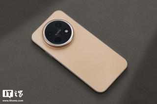 华为给出畅享 90 Pro Max 手机设计说明：摄像模组左下角为红外传感器，兼顾对称美学设计