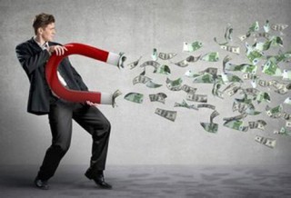 如何理解期权的价值与投资套利的关系？投资套利有哪些操作要点？