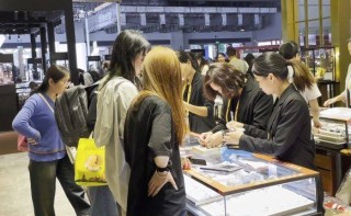 直击消博会丨满“场”尽带黄金甲：金价高涨也挡不住现场“淘金热”，单品牌两天狂揽百万元