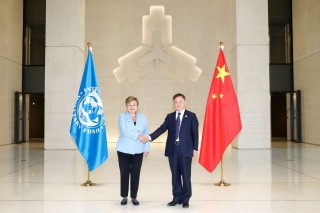 中国人民银行行长潘功胜会见有关国际经济组织负责人