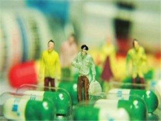 “如何理解医保续费的相关规定并进行操作？这种操作有哪些注意事项？”