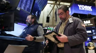 2月11日收盘：道指再创新高 标普500指数因假日销售疲软走低