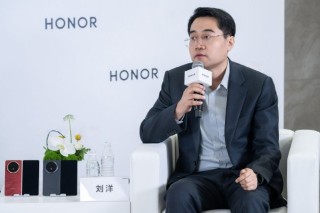 荣耀核心团队对话媒体：以敢想敢不同破局 锚定全球终端创新标杆