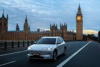 吉利汽车新能源转型实现规模化盈利 冲击300万辆年销目标