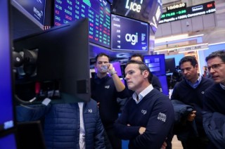 经济数据拖累美股低开 特朗普关税被推翻后三大股指转涨