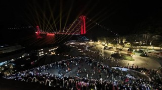 625米高空光影传奇！花江峡谷大桥水幕光影秀何以成为现象级文旅爆款？