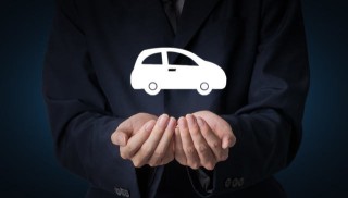 哪些风险因素会影响保险的价格？