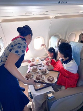 搭建“沪藏”天路 东航“上海―日喀则”直飞航线今日成功首航