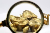 如何看待黄金人名照片的现象及背后原因？这种现象反映了怎样的市场需求？