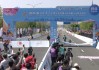 “1米8大高个”VS“旋风小子”  全球首个人形机器人半马落幕！北京亦庄为何“领跑”？｜“奔跑吧”具身智能②