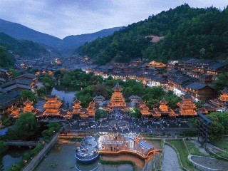 贵州日报：奋力在中国式现代化进程中展现“六个贵州新风采”