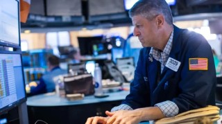 午盘：道指上涨近500点 纳指与标普指数创新高