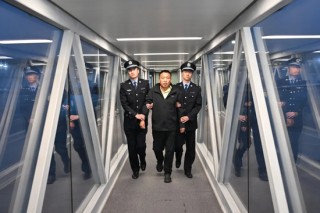 中航安盟财险原董事长因挪用公款、滥用职权接受法律审判