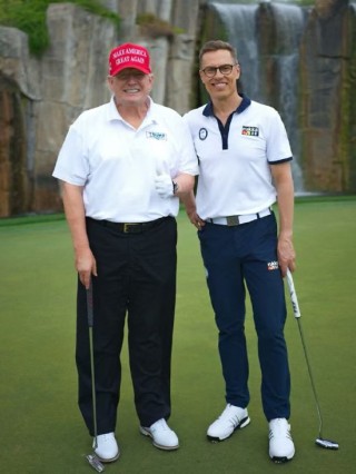 特朗普与芬兰总统会面后称美国将从芬兰购买破冰船