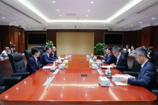 进出口银行副行长王康与工商银行高级业务总监田枫林举行会谈