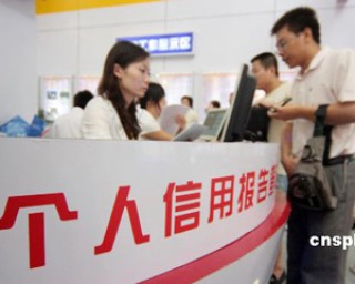 个人征信报告的更新滞后会对信用评估产生什么影响？