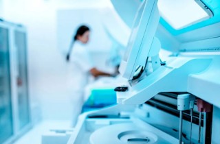 “陕西女首富”变相认输，市值已蒸发300亿