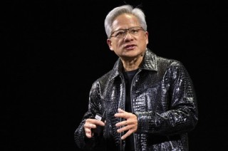 外盘头条：特朗普拟对芯片和药品进口加征关税 摩根大通下调今明两年油价预期 英伟达响应特朗普制造业回归