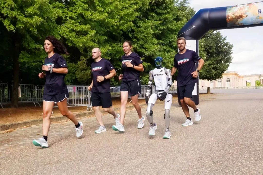 当中国品牌“跑”入法国皇宫，看特步如何“凡尔赛”  第8张