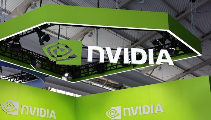 英伟达市值一夜蒸发1.4万亿元，CEO黄仁勋此前刚完成10亿美元减持计划  第1张