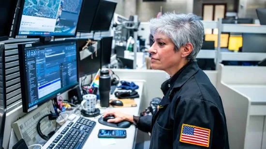 开盘:美股周四低开 市场关注AI交易与特朗普关税前景 第1张 开盘:美股周四低开 市场关注AI交易与特朗普关税前景 第1张