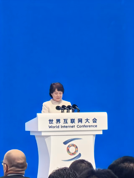 中兴通讯董事长方榕：芯片和AI专利超1万件，5G标准必要专利有效数居全球前五  第1张