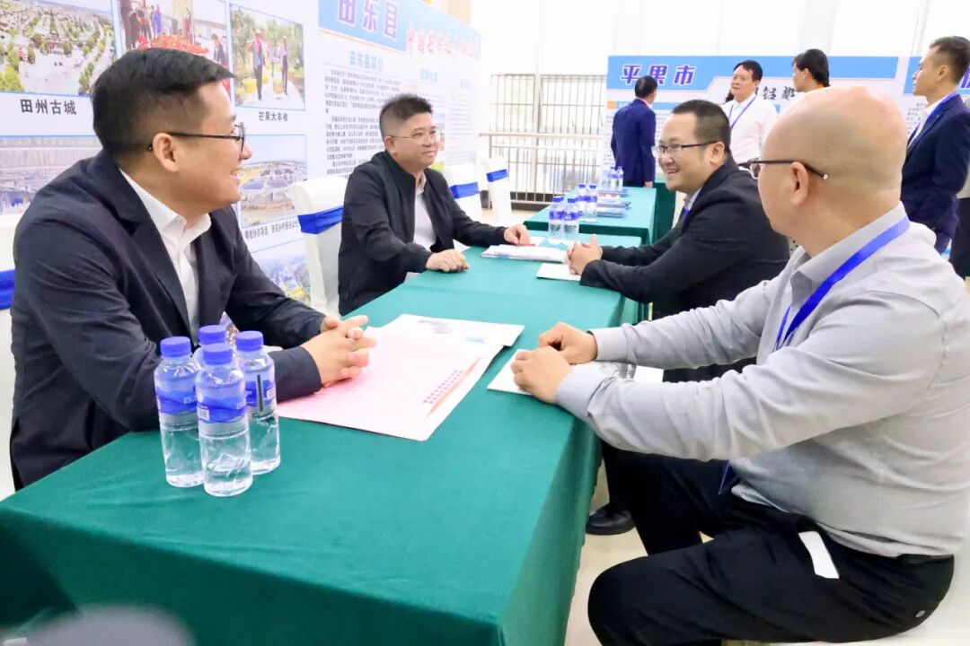 广西“民营企业进边疆”活动暨百色民贸民品“双百工程”启动仪式在德保举行 第3张 广西“民营企业进边疆”活动暨百色民贸民品“双百工程”启动仪式在德保举行 第3张