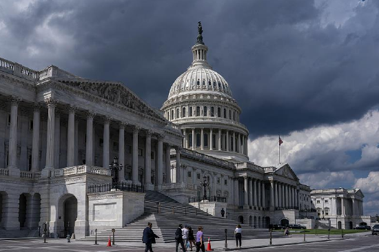 美国希望在政府停摆结束后一周内开始放宽航班限制  第1张