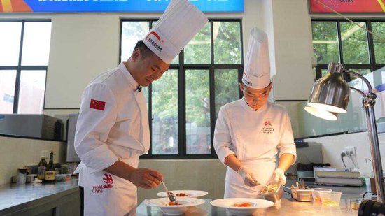 主流媒体为何齐聚中国东方教育?国赛佳绩背后是职教改革的“样本”力量 第2张 主流媒体为何齐聚中国东方教育?国赛佳绩背后是职教改革的“样本”力量 第2张