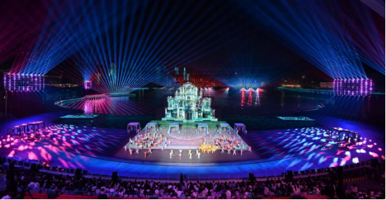 光峰科技推出QUASAR（星穹）全彩激光探照灯 攻克大型盛典灯光难题  第5张