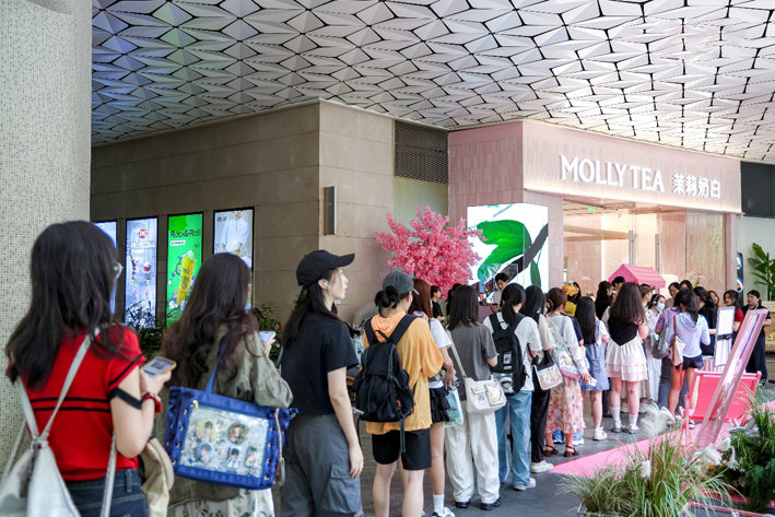 茉莉奶白是奶茶品牌,更是文创公司?2000+门店撑起内容生态布局 第2张 茉莉奶白是奶茶品牌,更是文创公司?2000+门店撑起内容生态布局 第2张