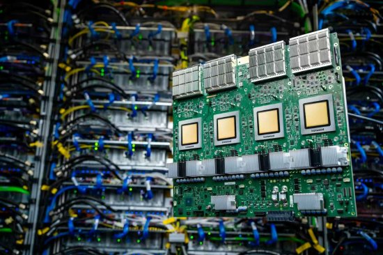 Alphabet的AI芯片被誉为“独门秘籍” 或可为其创收近万亿美元  第1张