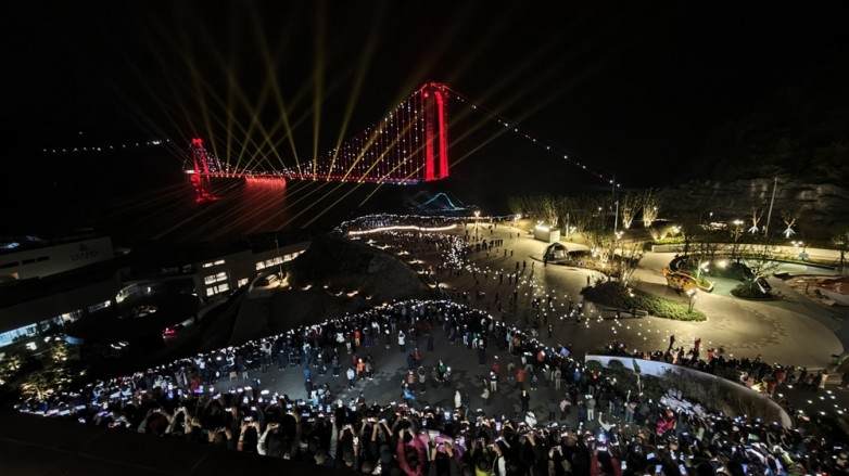 625米高空光影传奇！花江峡谷大桥水幕光影秀何以成为现象级文旅爆款？  第8张