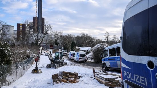 柏林爆发人工智能与气候危机抗议 致数万户家庭断电 第1张 柏林爆发人工智能与气候危机抗议 致数万户家庭断电 第1张