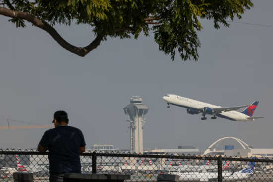 想读懂K型经济?坐一次飞机就知道了 第1张 想读懂K型经济?坐一次飞机就知道了 第1张