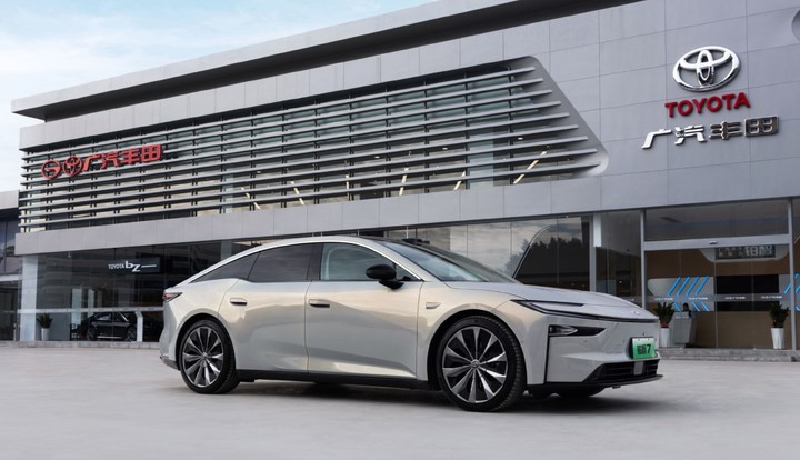 小米华为合体之作!轴距超 3 米的丰田铂智 7 来了 第12张 小米华为合体之作!轴距超 3 米的丰田铂智 7 来了 第12张