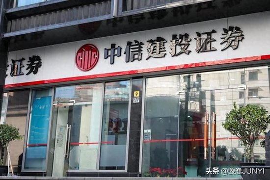 券商一年少近8000人,公募却九次刷新纪录:金融人正“用脚投票” 第1张 券商一年少近8000人,公募却九次刷新纪录:金融人正“用脚投票” 第1张