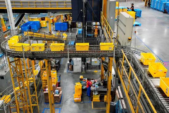 2月20日外盘头条:特朗普给伊朗10-15天时间达成协议 亚马逊销售额超越沃尔玛 小摩被欧央行罚款1200万欧元 第4张 2月20日外盘头条:特朗普给伊朗10-15天时间达成协议 亚马逊销售额超越沃尔玛 小摩被欧央行罚款1200万欧元 第4张