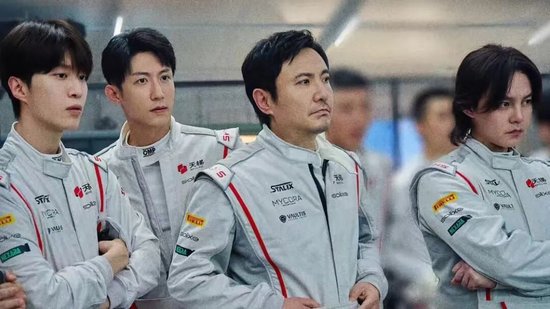 多影视股跌停！押中春节档《飞驰人生3》等3部影片，这公司还是没逃过  第2张